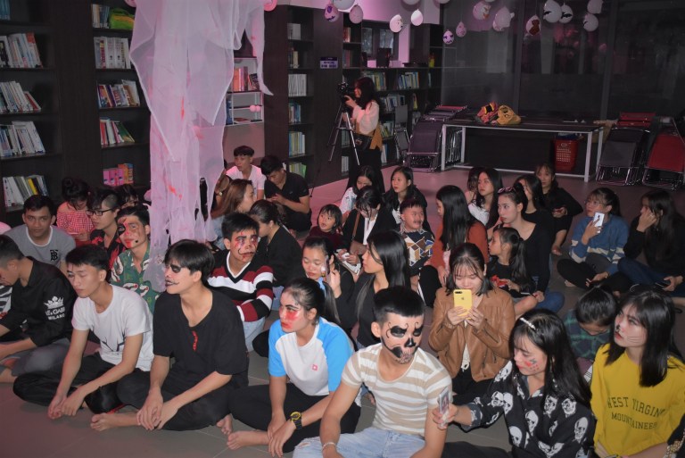 Sinh viên Trường ĐH nhacai 88
 trong Lễ hội Halloween